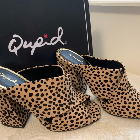 Leopard Suede Slides - Worn 1 time.  Size 8.5.  Very durable and sturdy. $24 - Picture 3 of 5